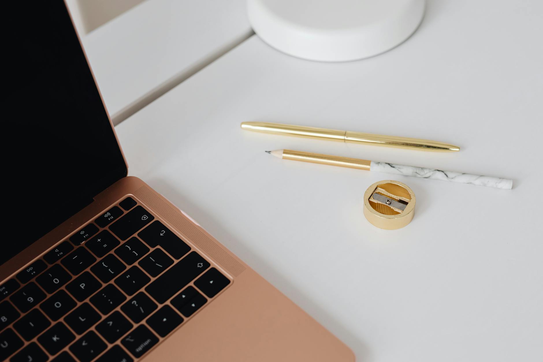 A user exploring copy.ai on a laptop, reflecting on the copy.ai review 2026 and its capabilities for writers.