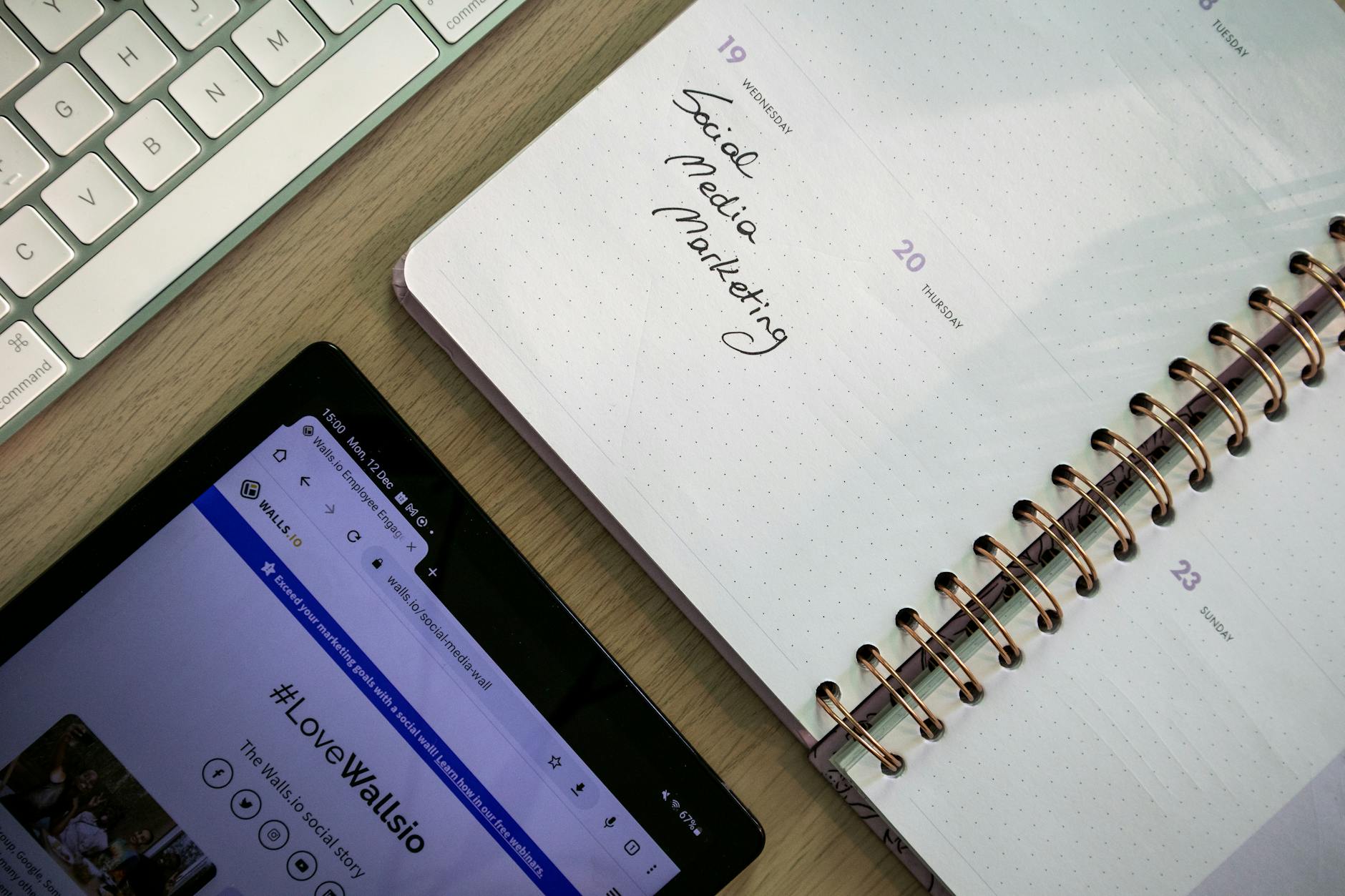 Professional user navigating Hootsuite AI to schedule content in 2026, showcasing digital marketing techniques.
